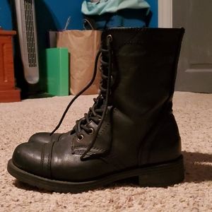 Combat boots